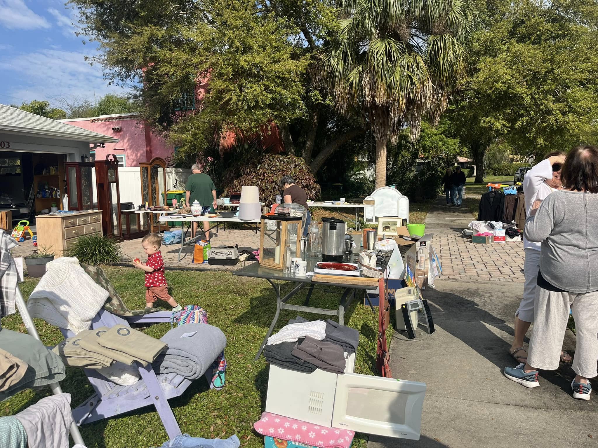 Read more about the article Neighborhood Street Sale